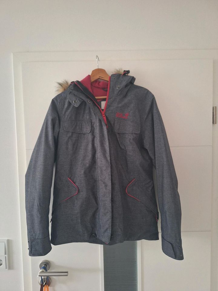 Jack Wolfskin Winterjacke Größe M in Marktbergel