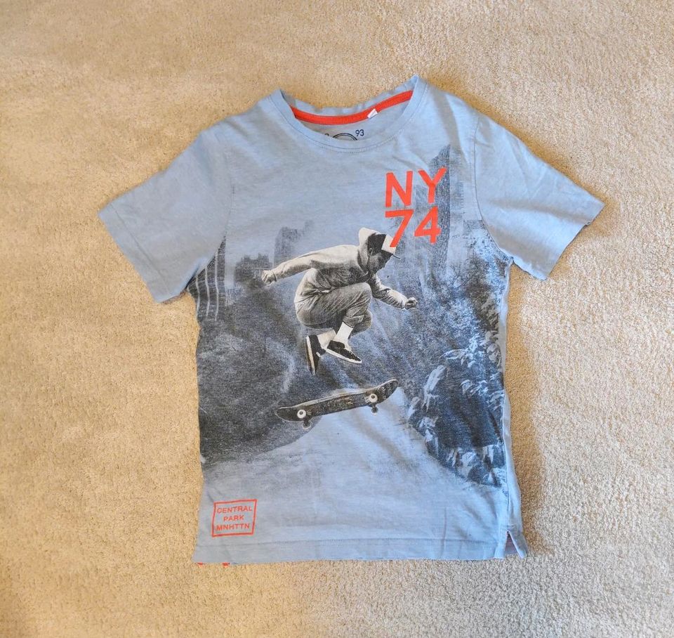 Set T-Shirt in Größe 134/140 und Sweatshort Größe 140 MNG in Dachau