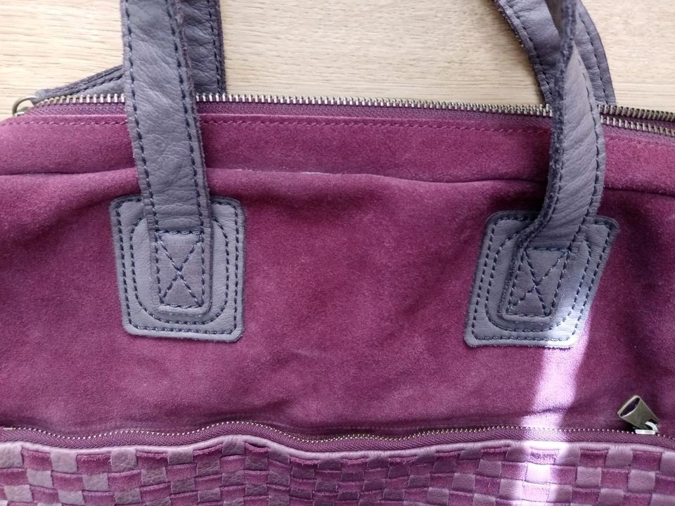 Liebeskind Berlin Handtasche Damen Brombeerfarben lila Voll Leder in Soest