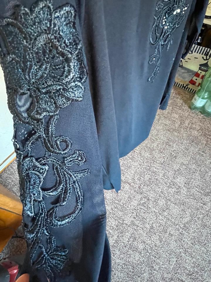 Schwarzes weichfallendes Spitzenshirt Gr46 von Klingel neu in Eibenstock