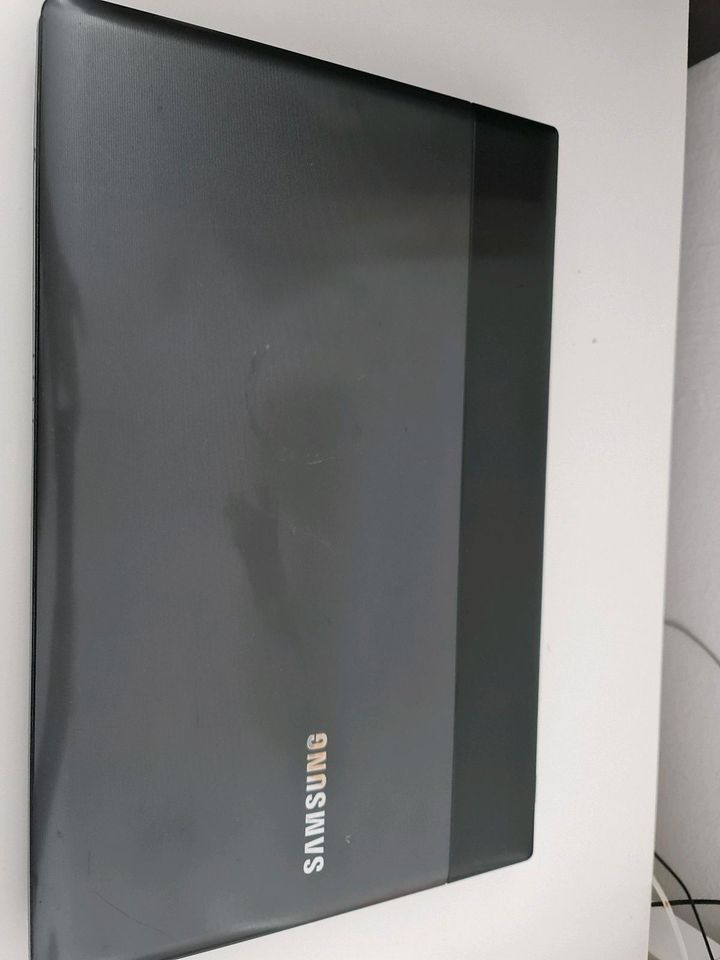 Samsung Laptop Gehäuse inkl. Display gebraucht ohne Zubehör in Mammendorf