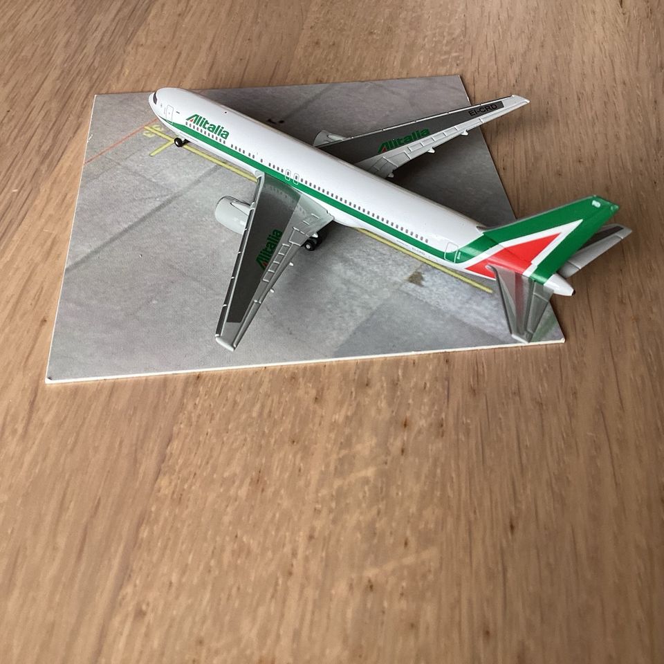 Herpa Wings Alitalia Boeing 767-300  LIMITED EDITION! in Laufach