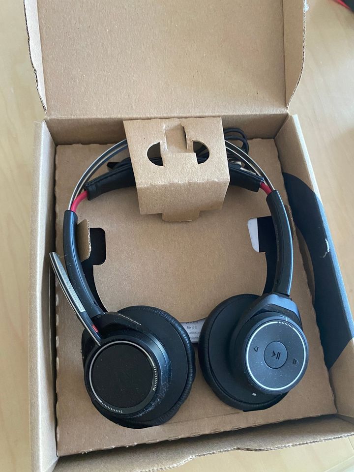 Neu on Ear Headset - Voyager Focus UC in Viernheim