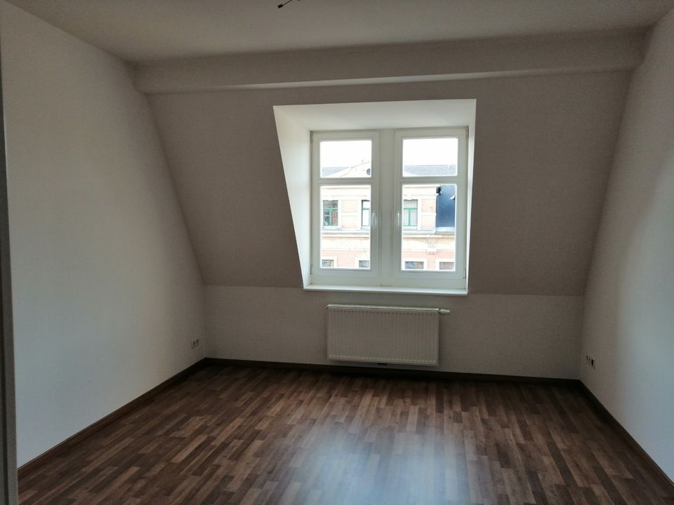 Nachmieter gesucht! 3 Zimmer im Dachgeschoss mit Wohnküche+Wanne!# Oed13 in Dresden