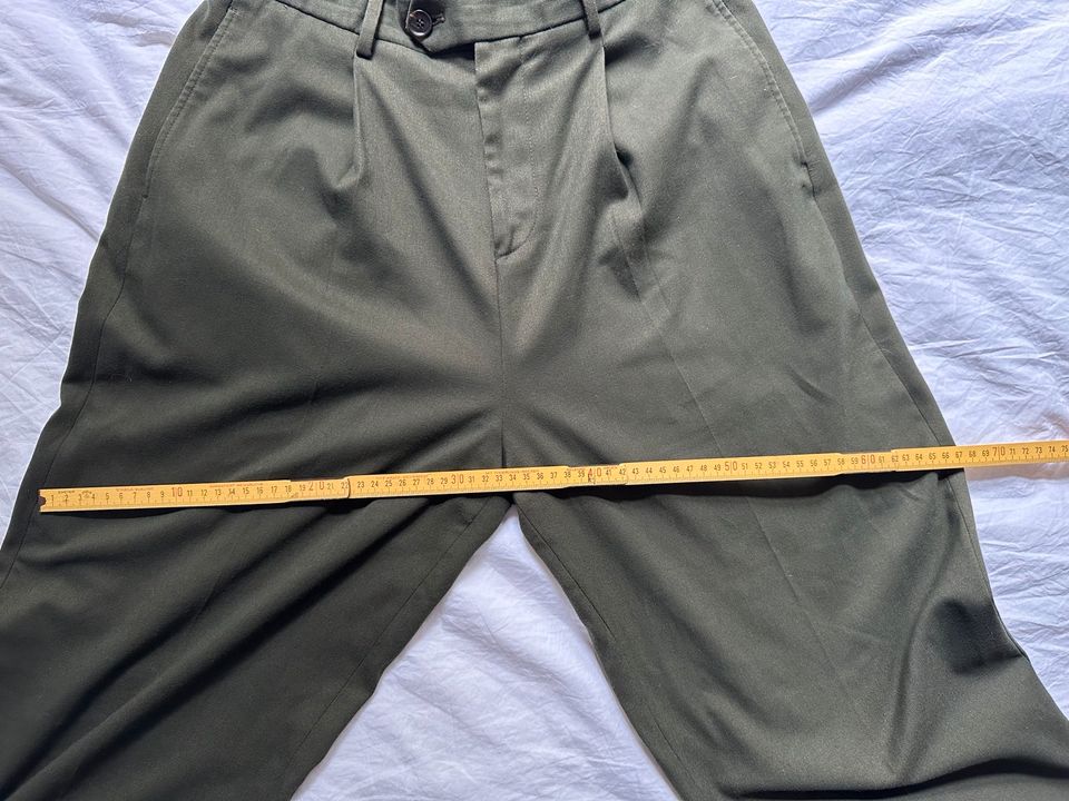 ASOS Grün Hose Khaki Green Trousers Chino Pants W30 High Waist in Berlin