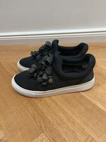 Tory Burch schwarze Sneaker mit Blumen Kr. Passau - Passau Vorschau