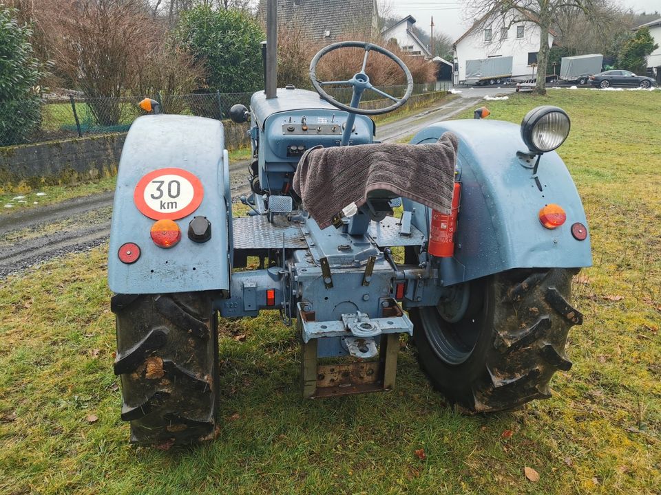 Traktor Hanomag R 22 Baujahr 1952. Arbeitet einwandfrei. in Dierdorf