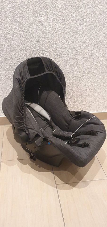 Babyschale Autositz Hauck Lifesaver zero plus universal 0-13 kg in Aarbergen