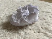 Schicke Baby Schuhe weiß Edel süß Rüchen 0-3 Monate Taufe Schleswig-Holstein - Rohlstorf  Vorschau