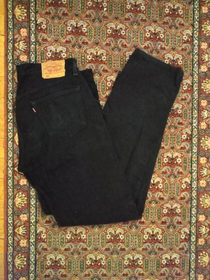 Vintage Levis 501 Gr 36 / 34 Red Tab, schwarz, gut erhalten in Bielefeld