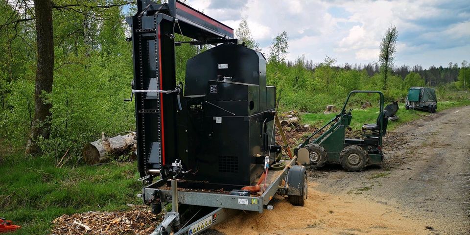 Sägespalter,MOBIL,MIETEN,Sägespaltautomat,Säge,Spalter,Buche,Holz in Hilchenbach