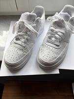 NIKE- weisse Sportschuhe Bayern - Wackersberg Vorschau