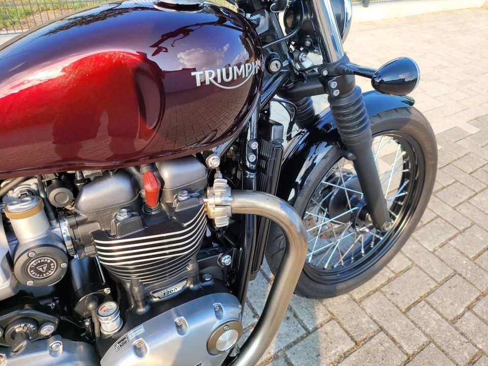 Triumph BONNEVILLE BOBBER 1200 ABS LENKERUMBAU + HELM in Bawinkel