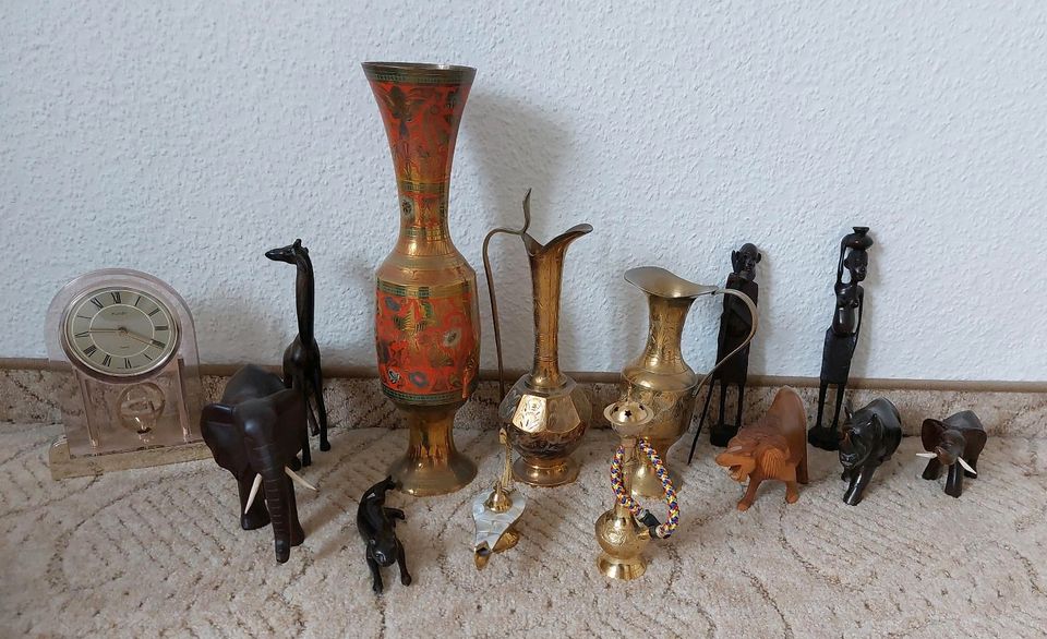 Dekofiguren, Vasen und Uhr in Chemnitz