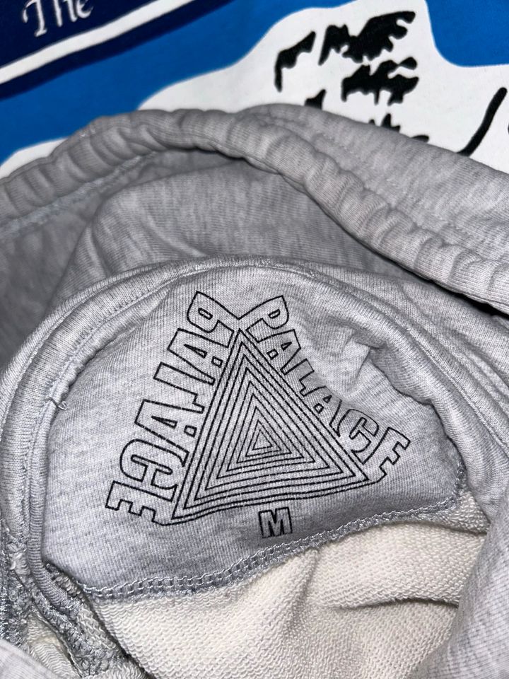 Palace Hoodie Getting Higher Size M in Rostock