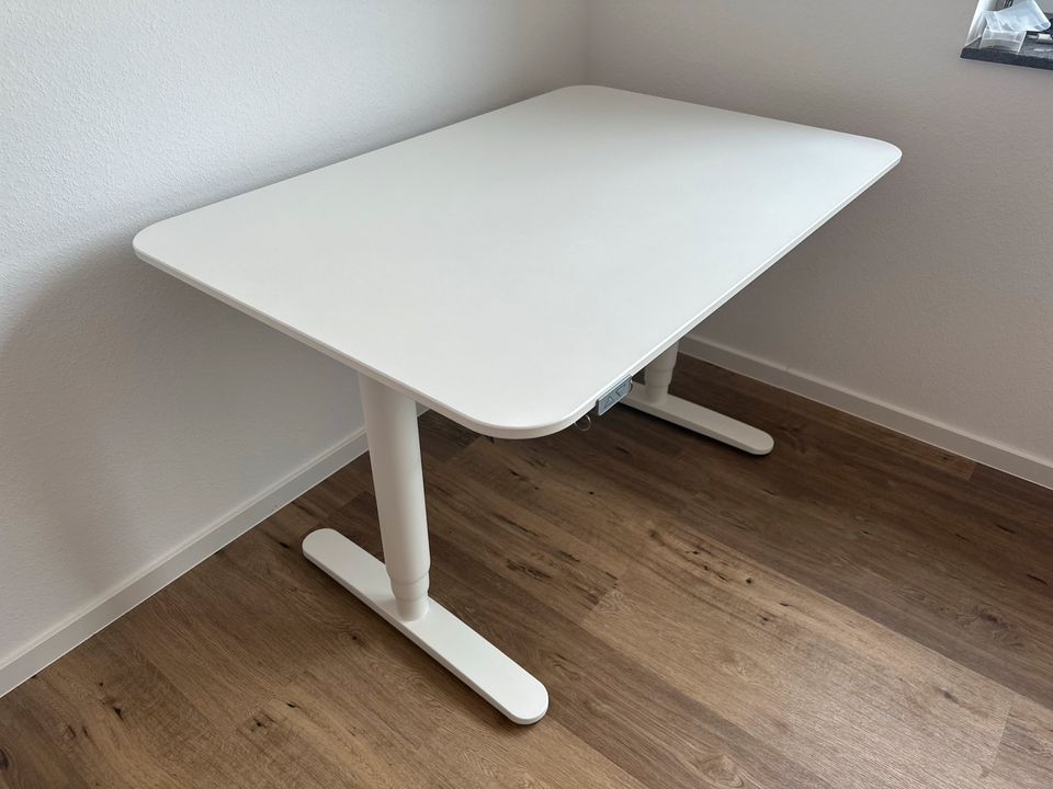 Schreibtisch Höhe verstellbar Bekant IKEA in Rehlingen-Siersburg