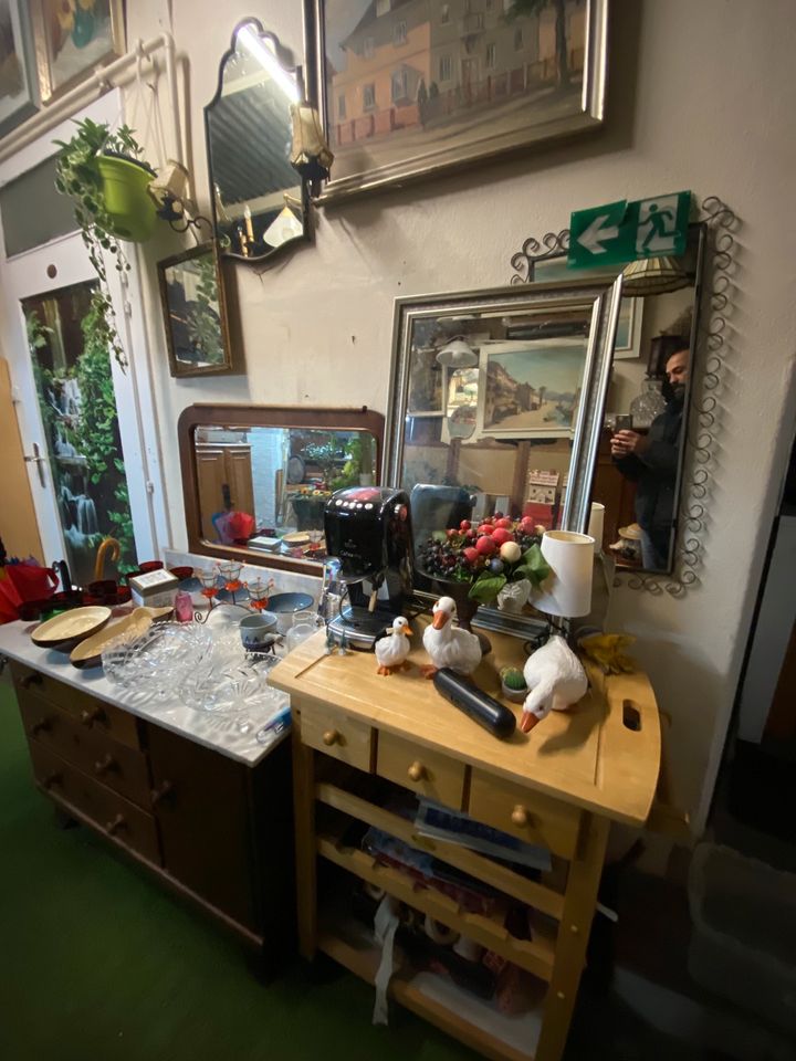 Ladenlokal Auflösung Antik und Trödel Sachen Möbel in Wegberg