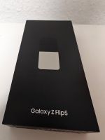 Samsung Galaxy Z Flip 5 8GB/512GB in creme-weiß *wie Neu* Niedersachsen - Uetze Vorschau