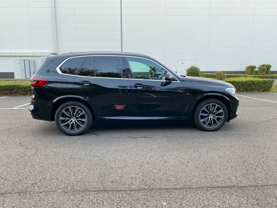 BMW X5 xDrive40i M-Sport Nav HuD Laser Pano REIFEN + INSP. NEU!! in Köln