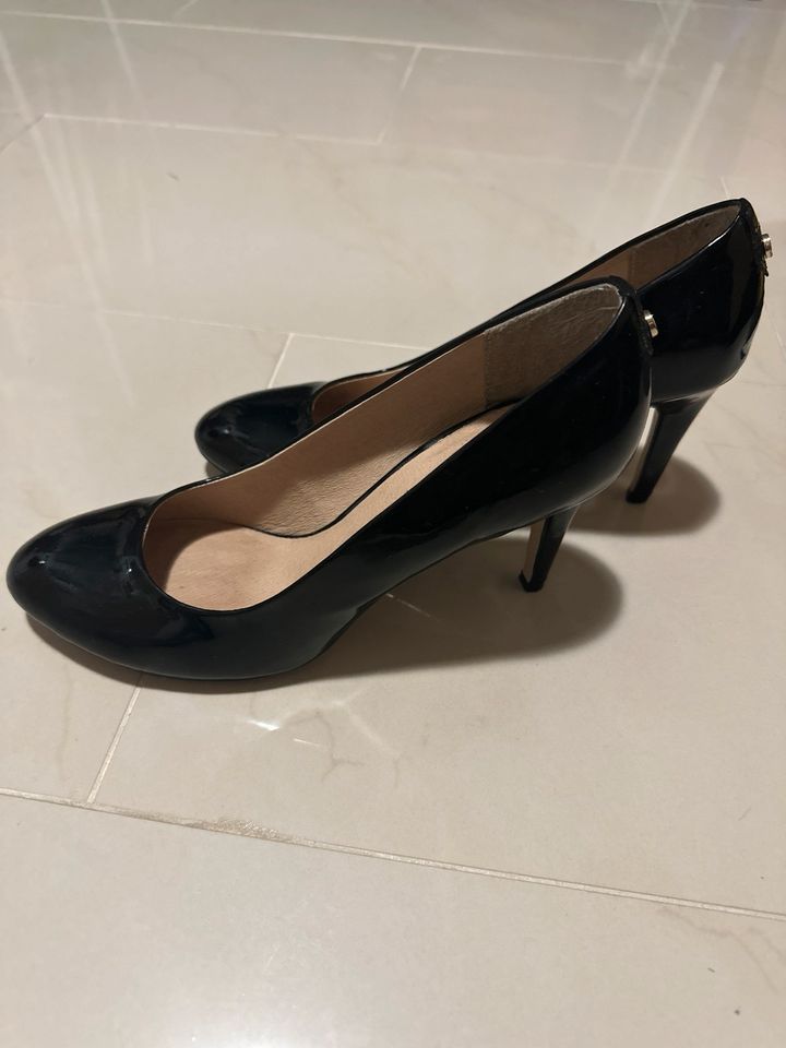 Kiomi Pumps Lack Leder Schwarz Gr.39 in Frankfurt am Main