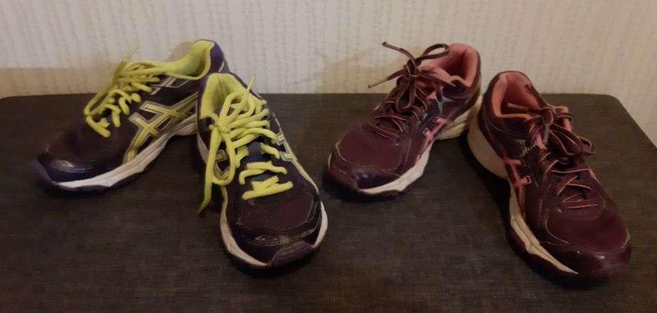 2x asics Laufschuh Gr. 33,5 in Marktbreit