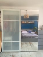 PAX Ikea Kleiderschrank neuwertig 2 m breit Schiebetüren Spiegel Berlin - Charlottenburg Vorschau