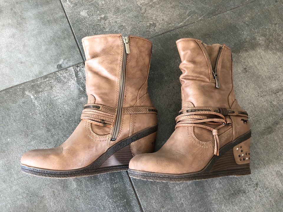 Stiefelette / Keilstiefel von Mustang ungetragen Größe 39 in Alzenau