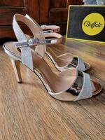 Silberne Glitzer Sandaletten High Heels von Buffalo Gr. 39 Schleswig-Holstein - Lübeck Vorschau