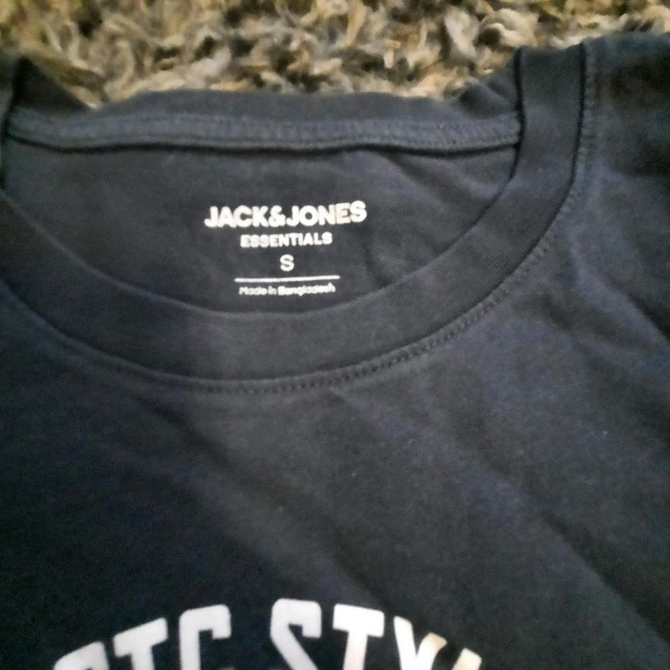 Pullover Sweatshirts verschiedene jack jones  Champion adidas in Bitburg