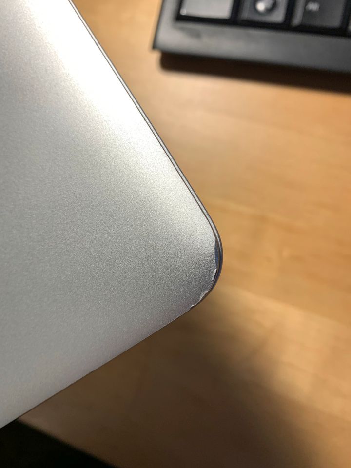 Apple MacBook Air 13" 2015, 512 GB SSD, 8GB RAM, i5 Zubehör A1466 in Dessau-Roßlau