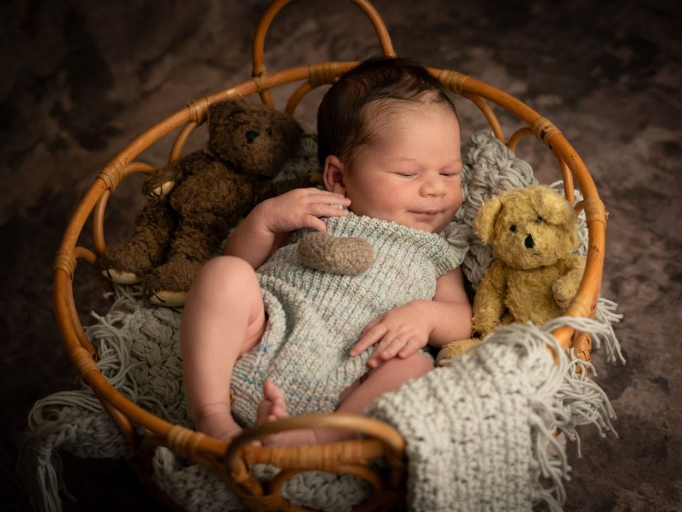 Fotoshooting Geschwister  Fotos Babyfotos Newborn Fotograf Kinder in Mittelangeln