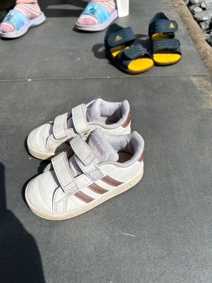 Kinder, Adidas Schuhe in Bielefeld