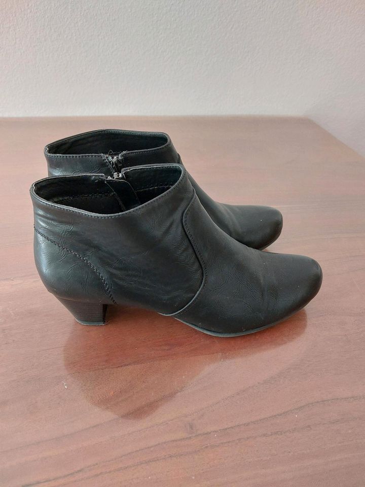 Damen Schuh Stiefelette Gr. 42 schwarz in Winterbach