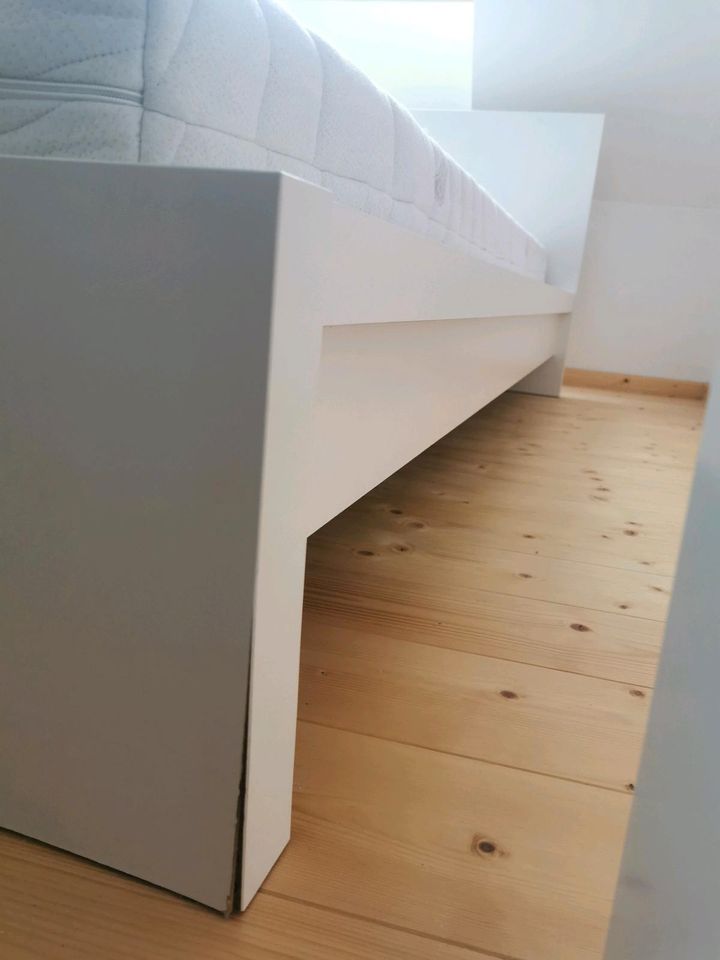 Ikea Malm Bett 1,60x2,00m weiß in Naunhof