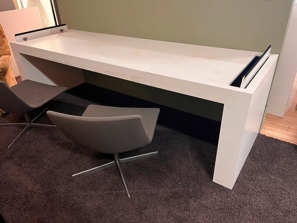 Konferenztisch Besprechungstisch Bürotisch Schreibtisch Steckdose in Altensteig