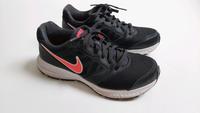 Schwarz Pinke Nike Turnschuhe Sportschuhe Gr. 38 Bayern - Lindau Vorschau