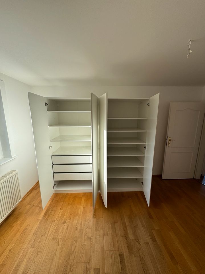 IKEA PAX Schrank Ab und Aufbau Service - Möbel Montage - PAX Umzug - Schrank Montage - Montage Service - Lampen installieren - Möbelmontage in Hamburg