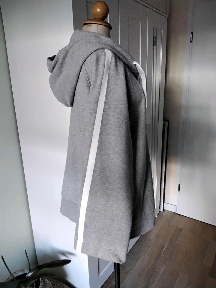 ESCADA Kapuzenjacke Sweatshirt Gr.XL Gr.42/44 in Augsburg