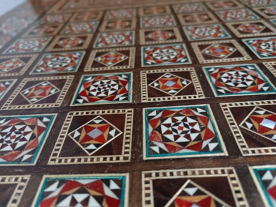 Backgammon Schach Spieltisch Syria Mosaik Erbstück Antik Schrank in Homberg (Efze)