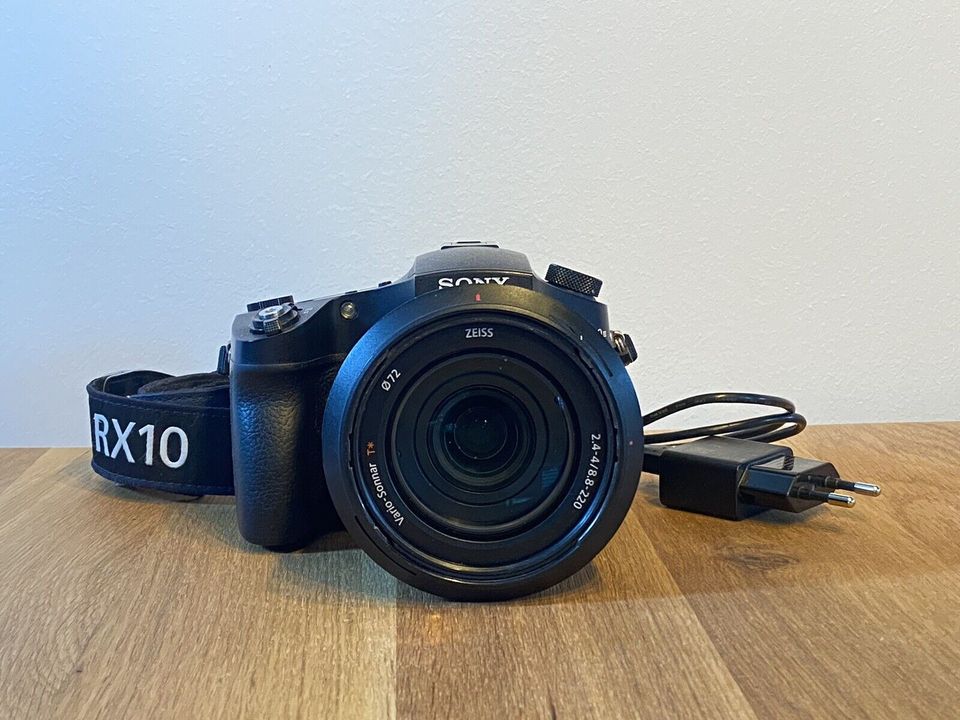 Sony RX10 III Premium Bridge Kamera und Buch in Frankfurt (Oder)