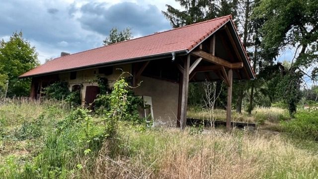 Baugrundstück mit Nebengebäude und ehemalige Baracke in Massivbauweise in Lieberose