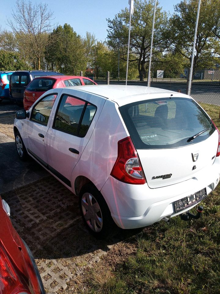 Dacia Sandero 1.4 MPI ZV Servo Allwetter AHK in Anklam