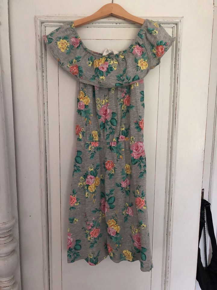 Hübsches Sommerkleid Gr 146/152 in Hamburg