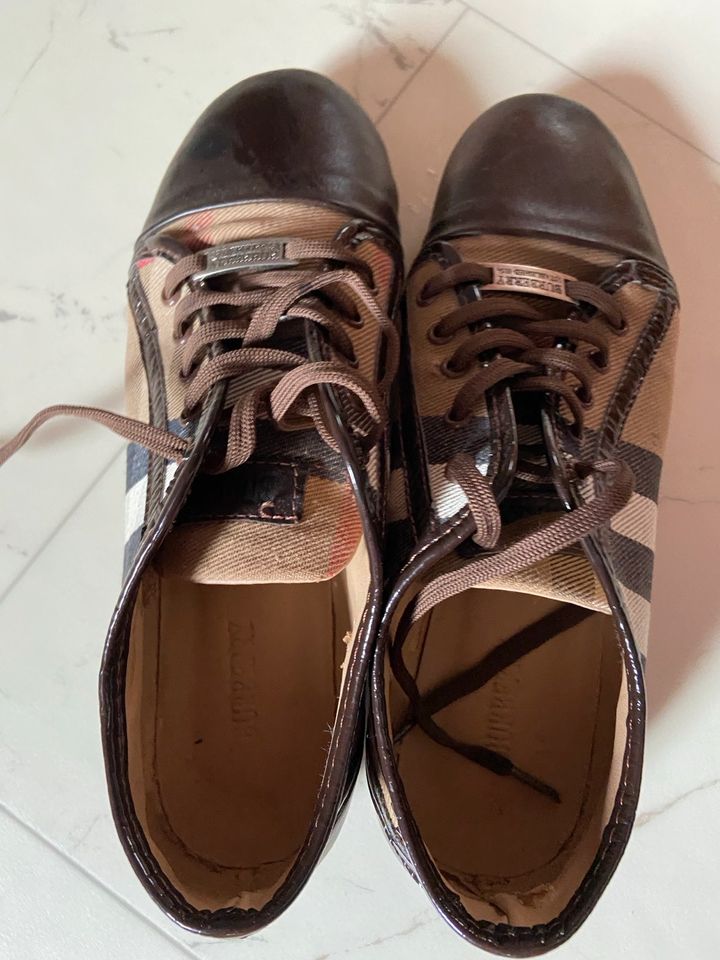 Original Burberry Damen Snecker/Schuhe in 39.gr in Stuttgart