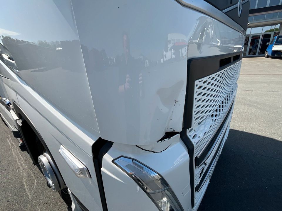 Volvo FH 500 UNFALL in Paderborn