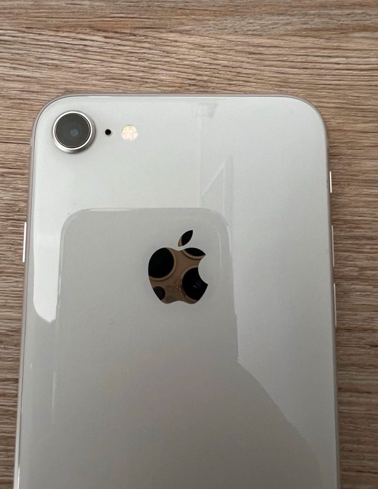 Apple iPhone 8 64GB in weiß in Beetzsee