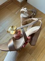 Sandale mit Absatz, Zara, Gold Blume, Seide High Heel München - Au-Haidhausen Vorschau