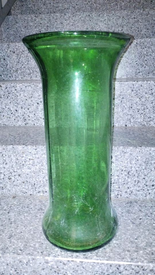 Hohe grüne Glas Vase in Rosenheim
