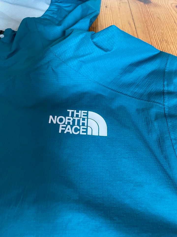 the North Face  higher run Blue Coral Regenjacke ultra leicht M in Berlin