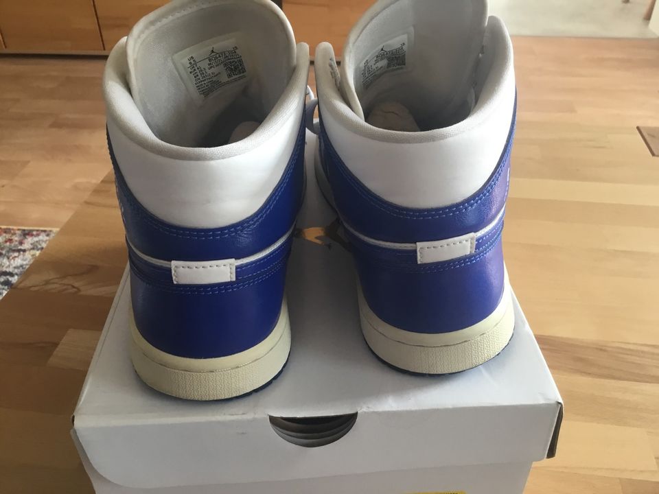 Original Nike Air Jordan 1 blau weiß Top Zustand in Wittlich